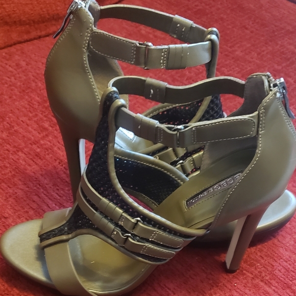 Shoes - Picture 7 of 8